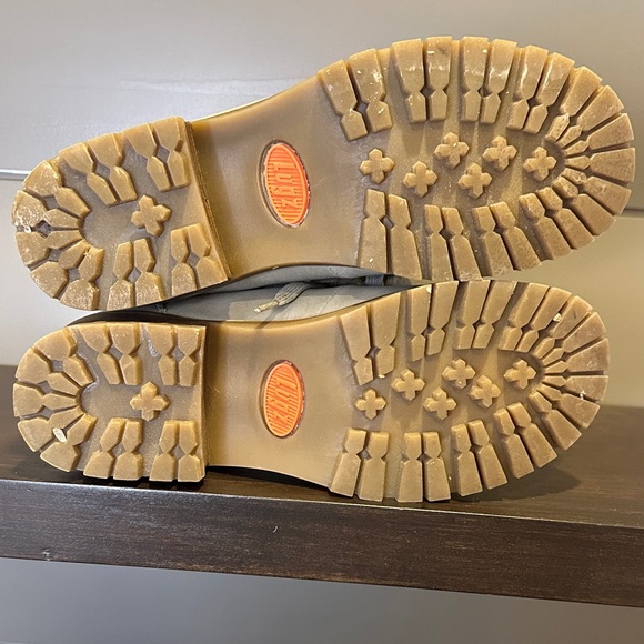 Lugz's Size 7 Women's Faux Fur-Lined Lace-Up Boots - Picture 6 of 8